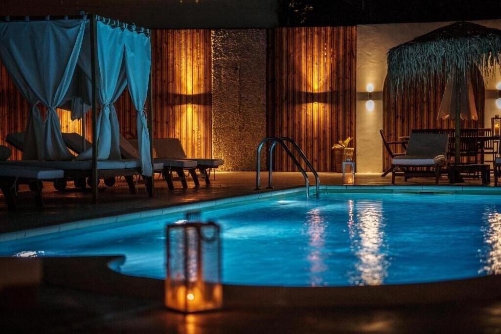 Manias Hotel Apartments 3* суреті