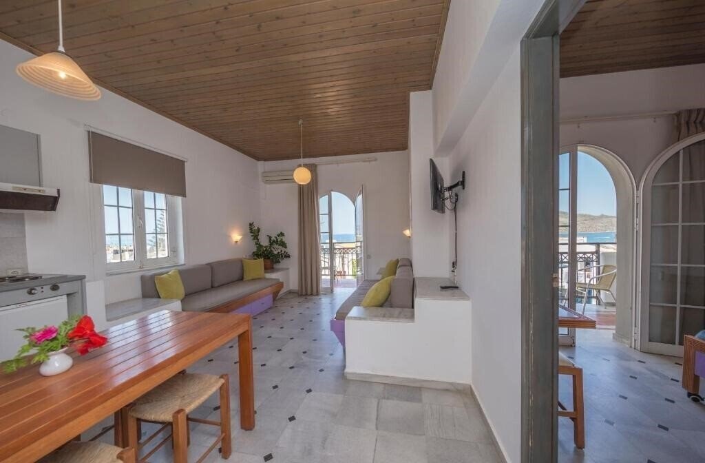 Manias Hotel Apartments 3* суреті