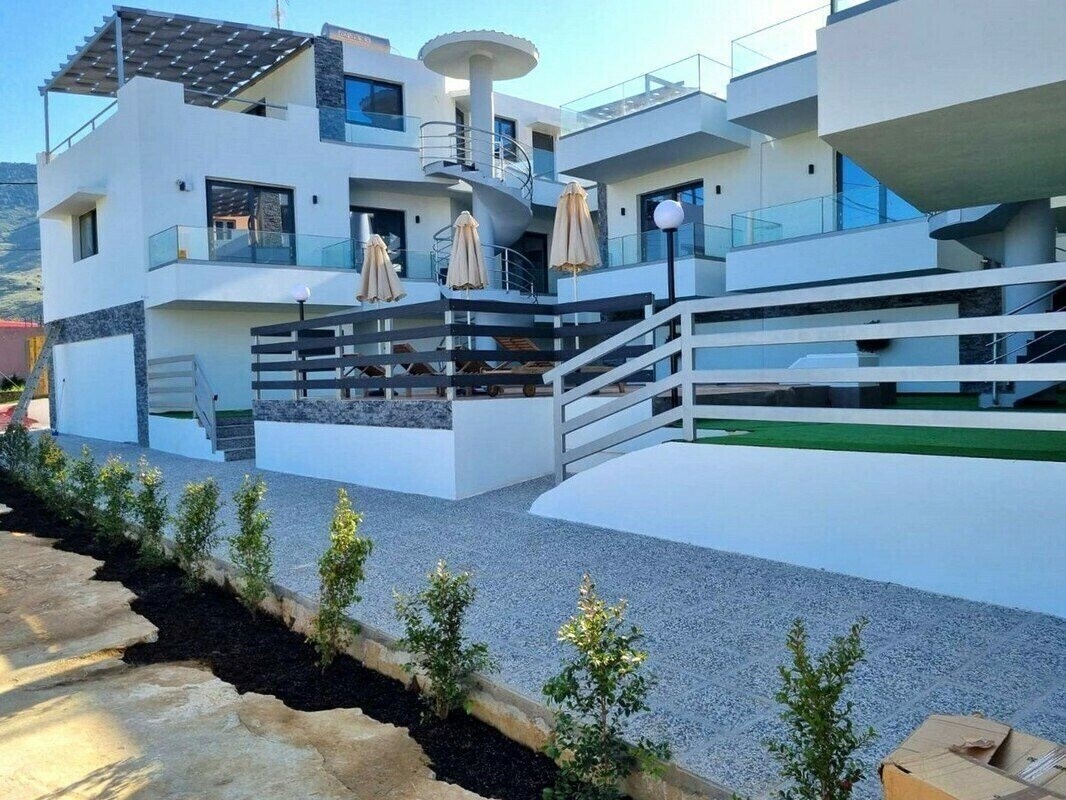 Отель Romanias Aparthotel 4*