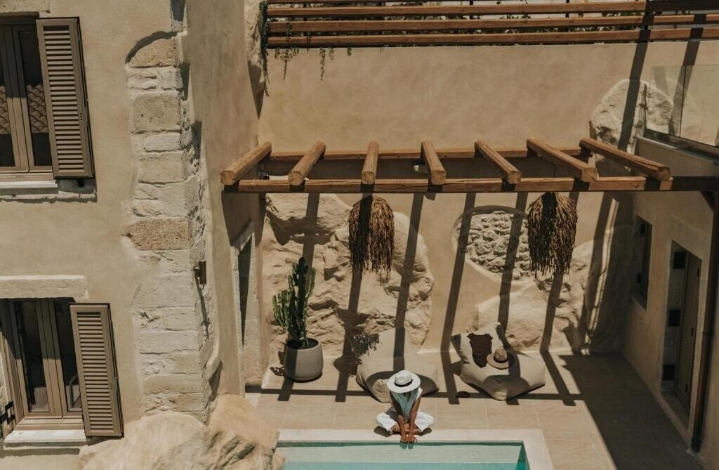 Отель Manili Boutique Suites & Villas 5*