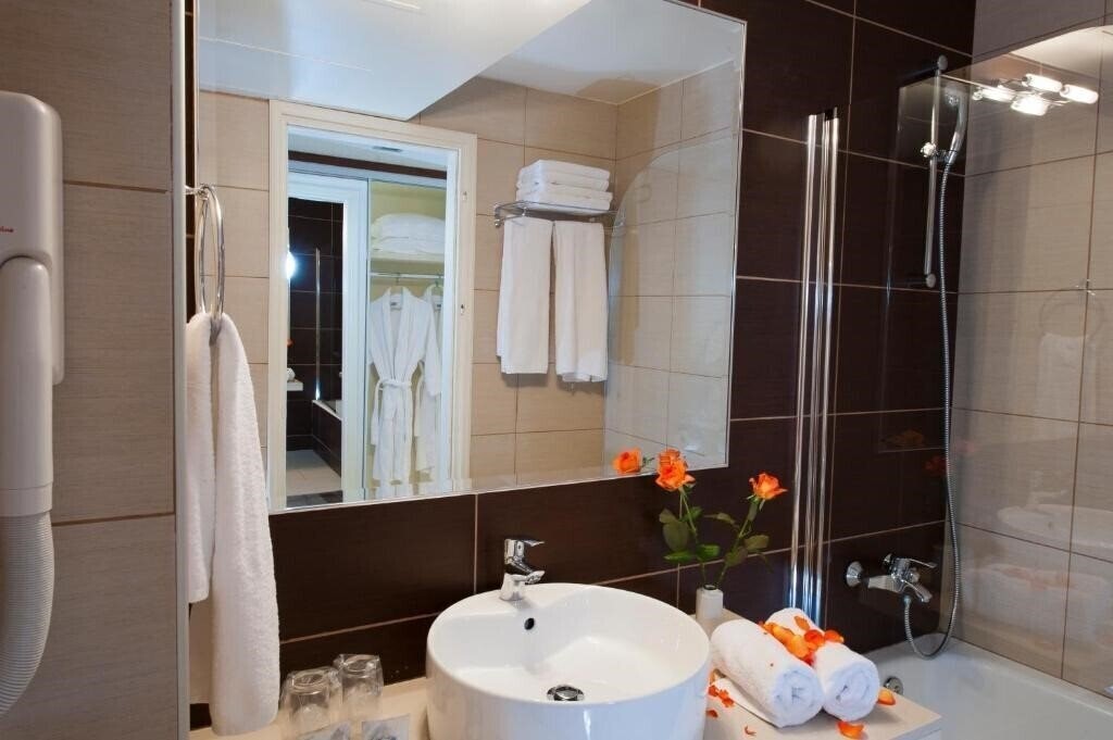 Grand Hotel Holiday Resort 4* фотосуреті