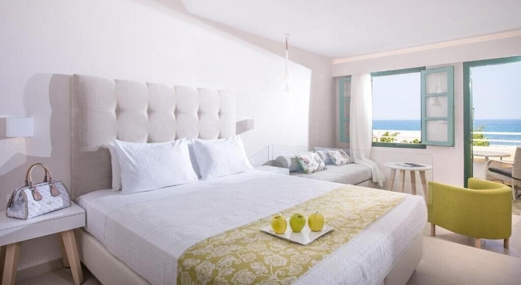 Фотография Petra Beach Apartments 3*