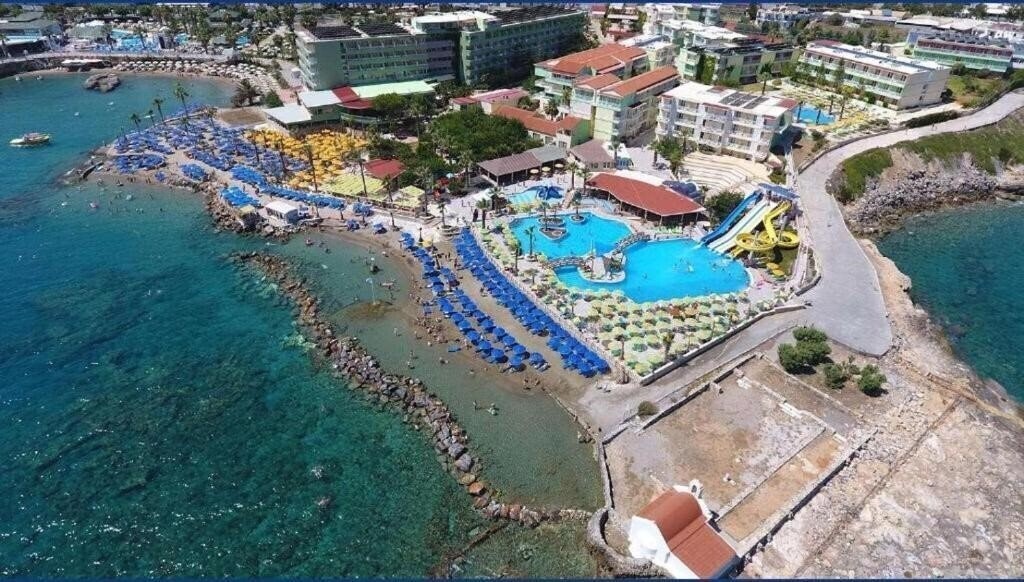 Отель Eri Beach & Village 4*