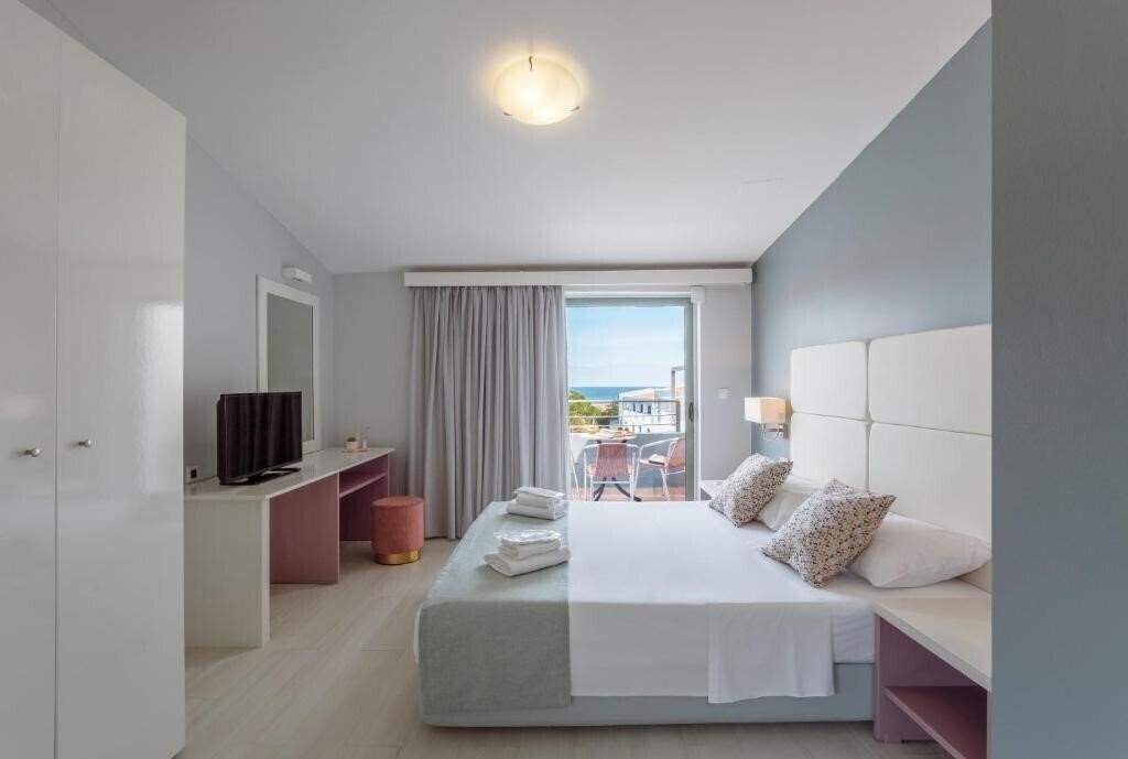 Отель Sunrise Village (Platanias) 3*
