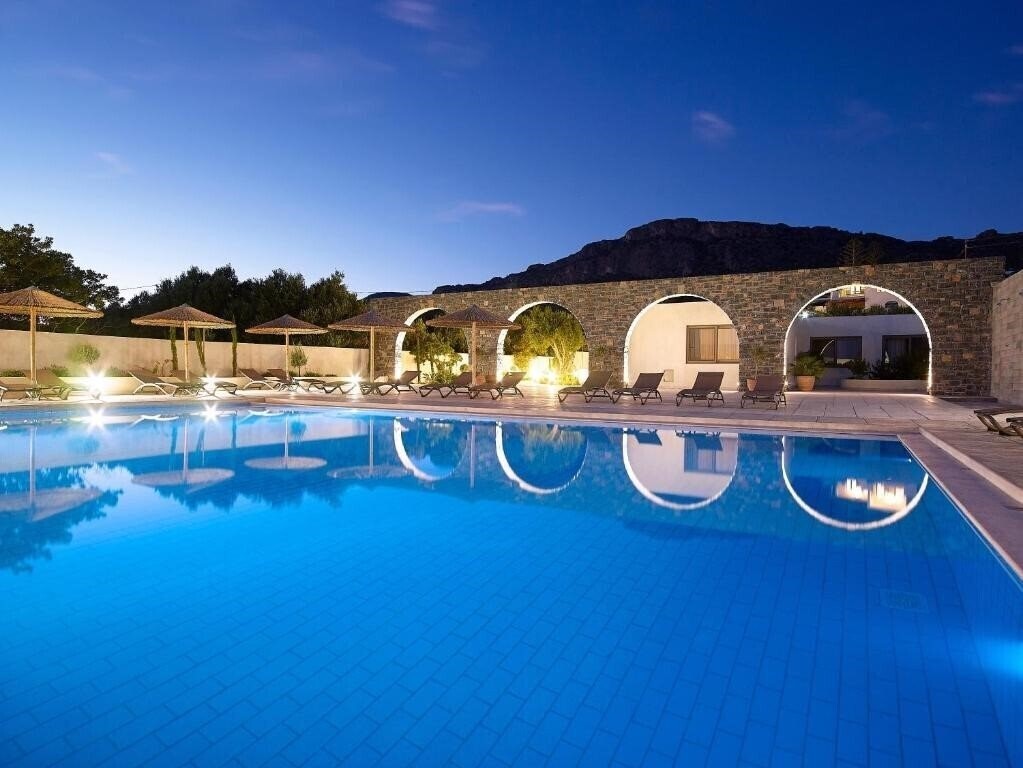 Фото Coriva Beach Hotel & Bungalows 4*