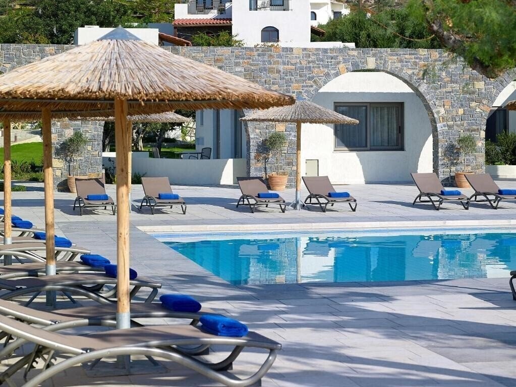 Отель Coriva Beach Hotel & Bungalows 4*