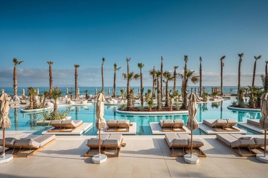 Отель Europa Beach 4*