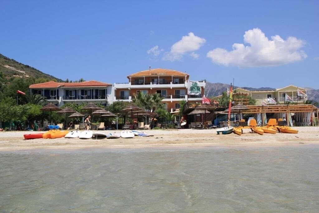 Отель Grand Nefeli 4*