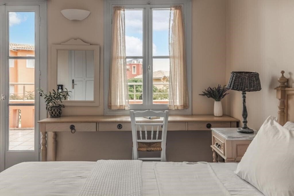 Red Tower Hotel 4* суреті