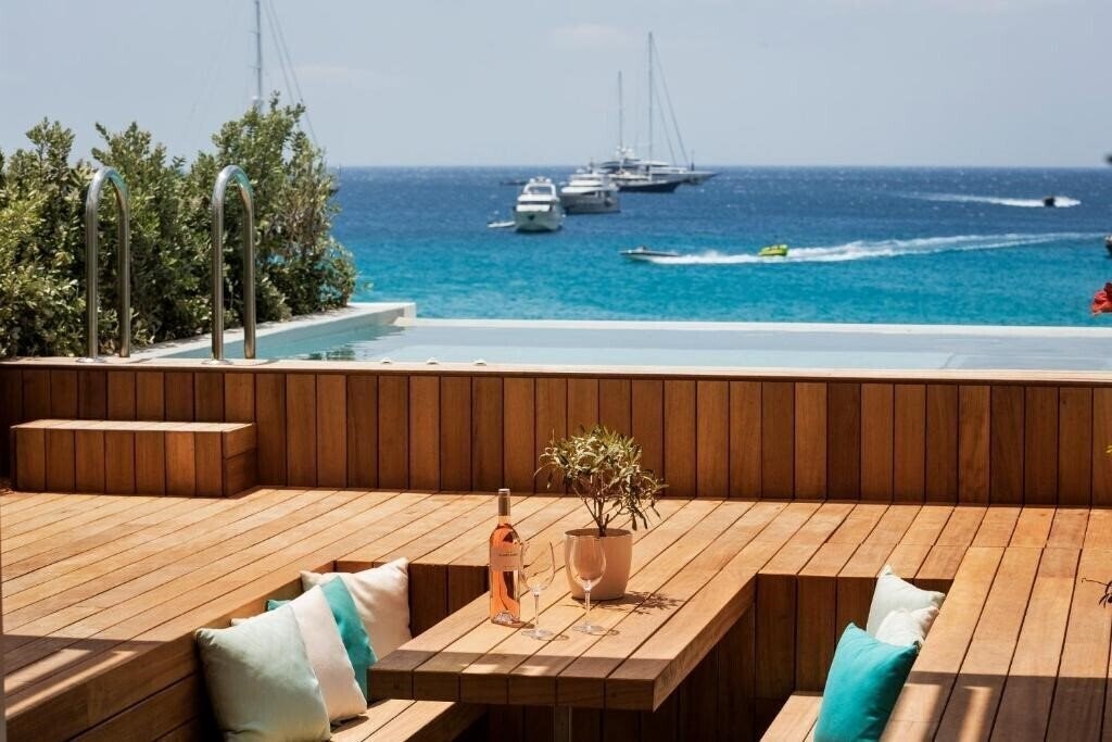 Mykonos Dove Beachfront 5* суреті