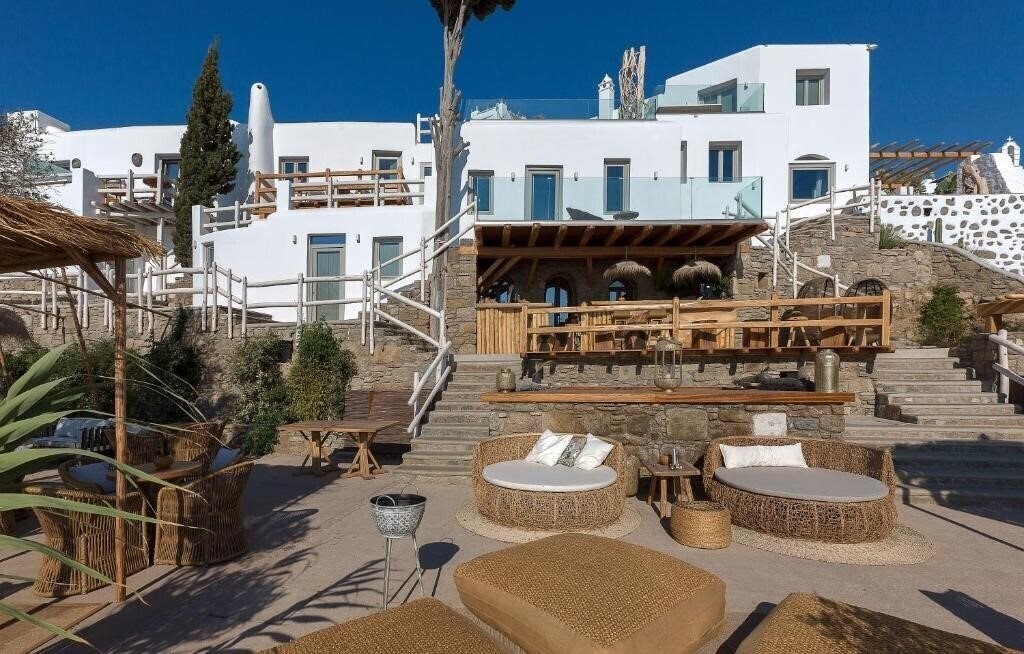 Отель Legacy Suites 3*