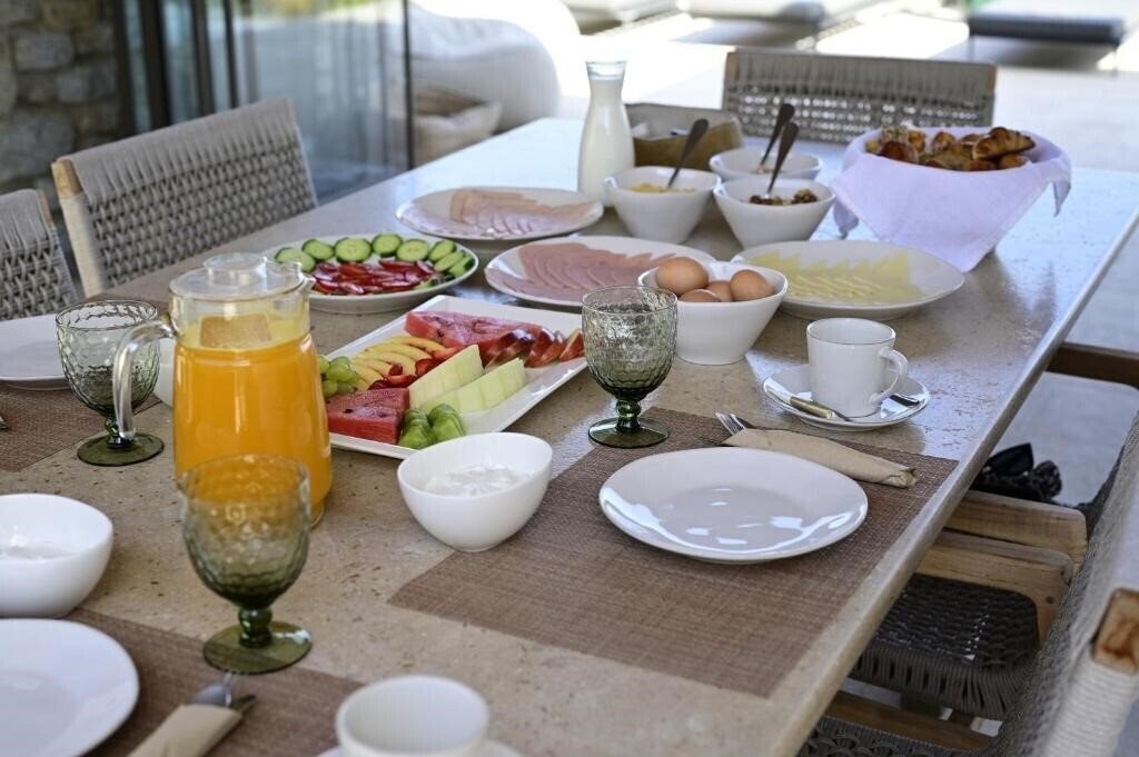 Фото Bonzoe Suites & Villas 4*