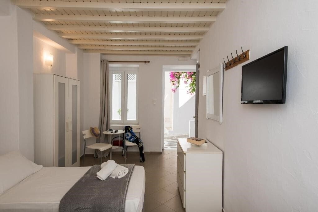 Lirous Studios 3* суреті