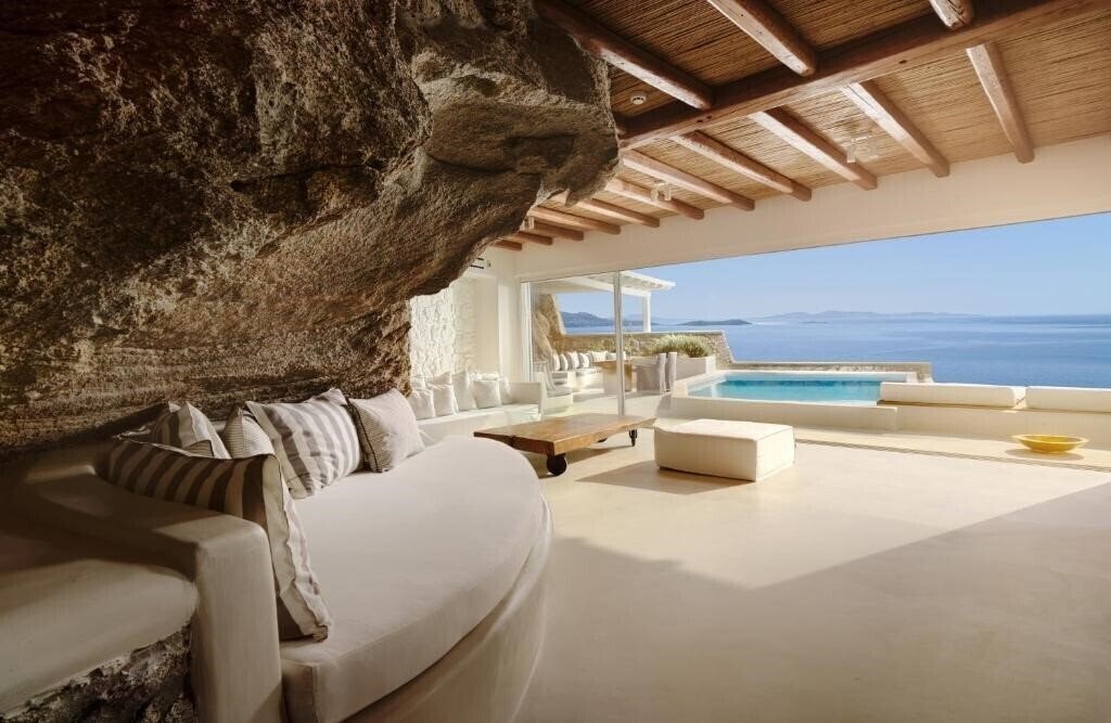 Cavo Tagoo 5* қонақ үйі