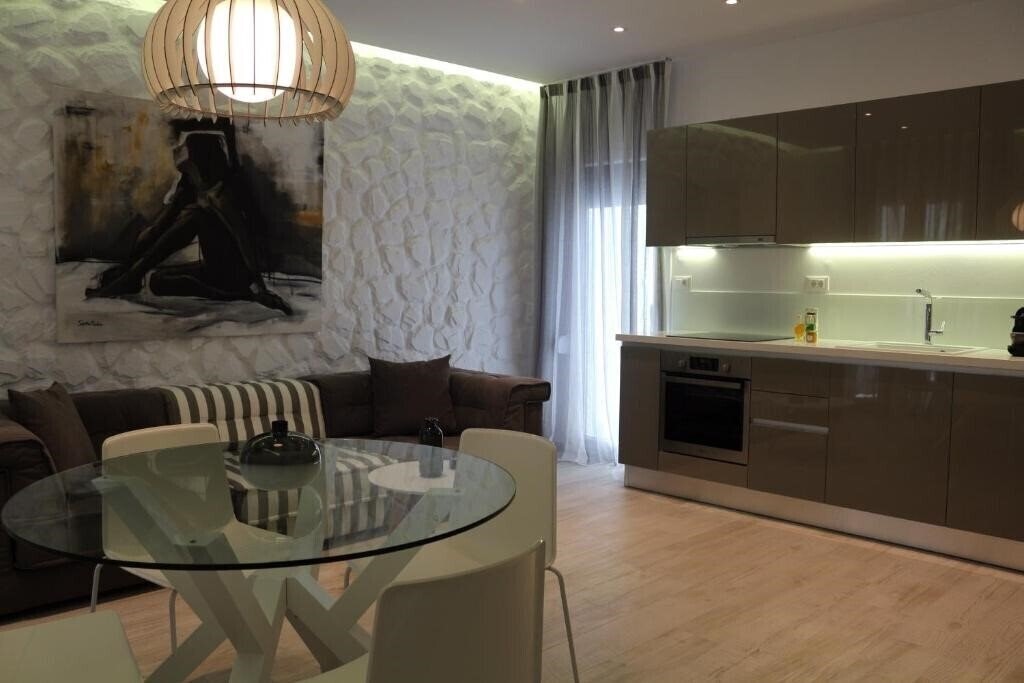 Отель Elegant Apartments 4*