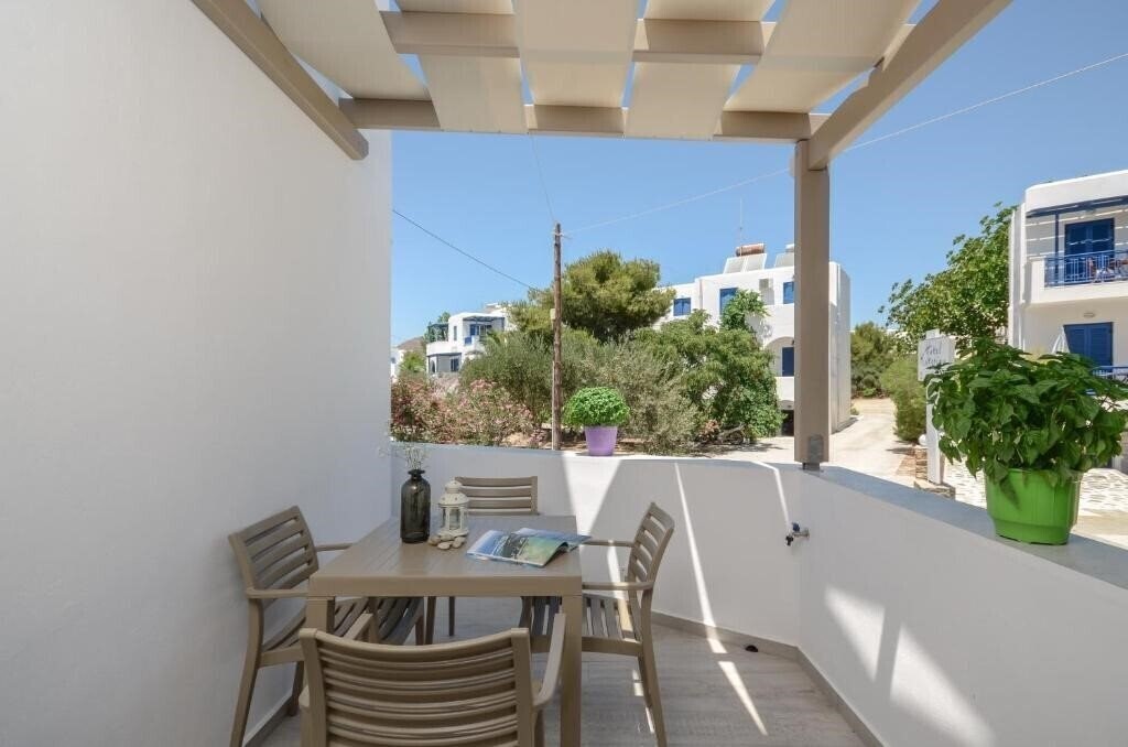 Фотография Elegant Apartments 4*