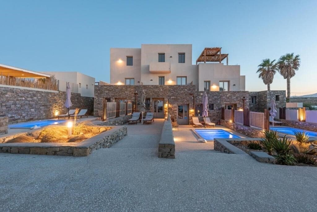 Paros Comfy Suites 4* қонақ үйі