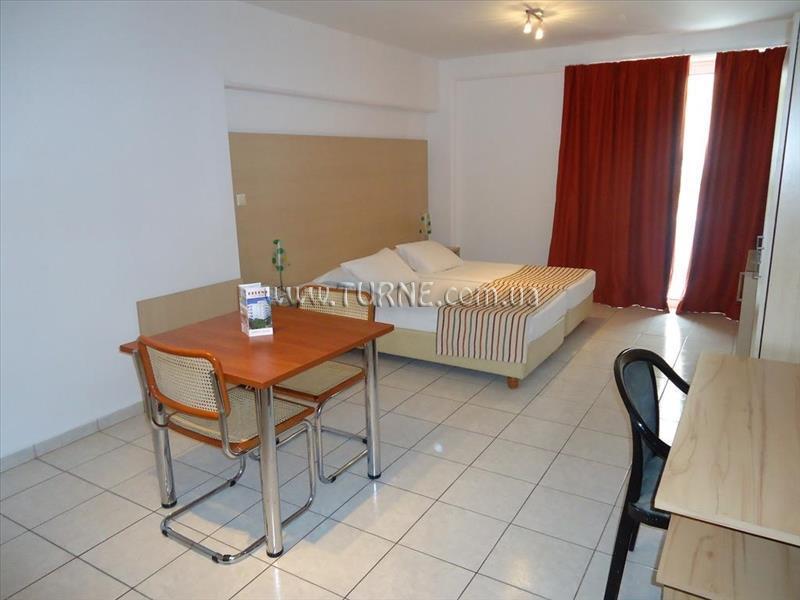 Отель Helena Hotel 2*