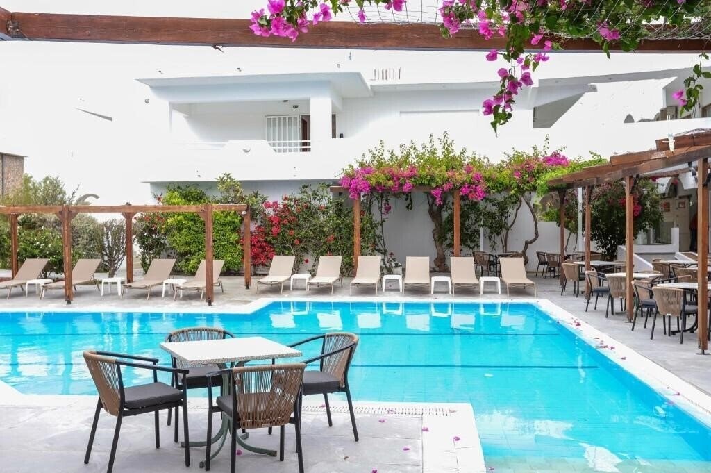 Loutanis Hotel 3* суреті