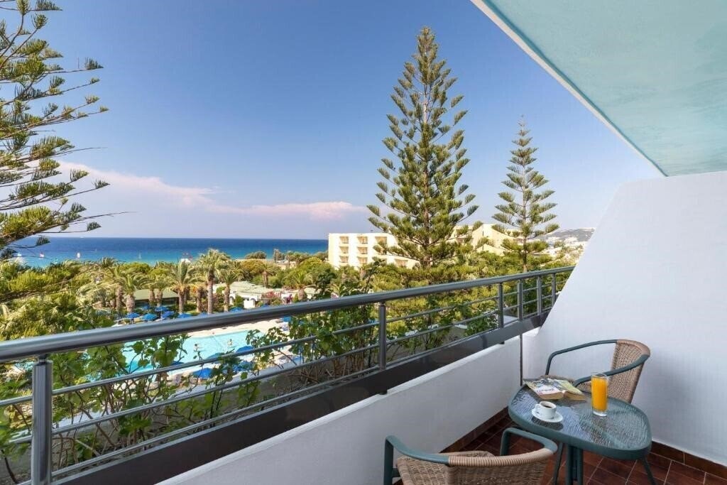 Blue Horizon Hotel 4* суреті