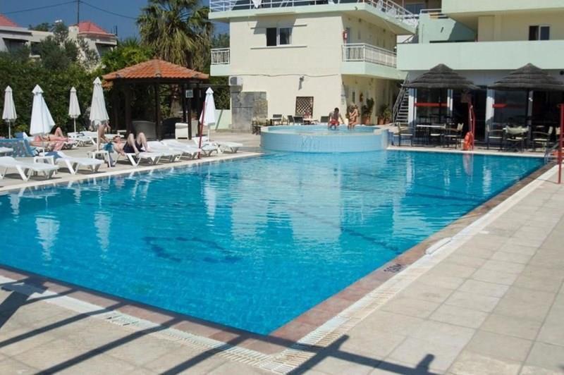 Отель Tinas Studios 3*