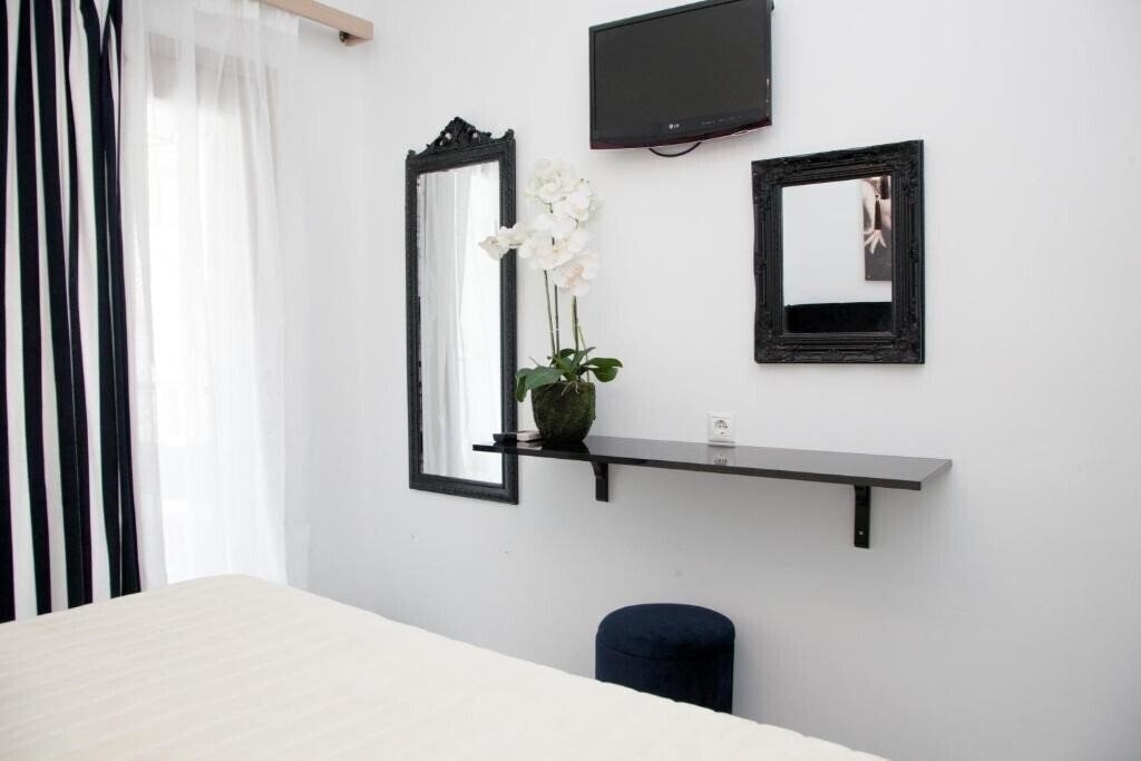 Фотография Georgia Studios And Apartments 2*