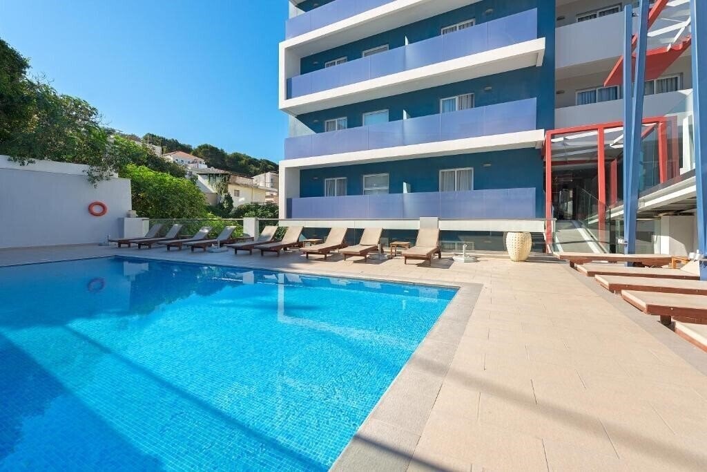 Отель Smartline Semiramis City Hotel 4*