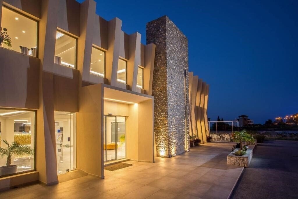 Lardos Bay 3* қонақ үйі