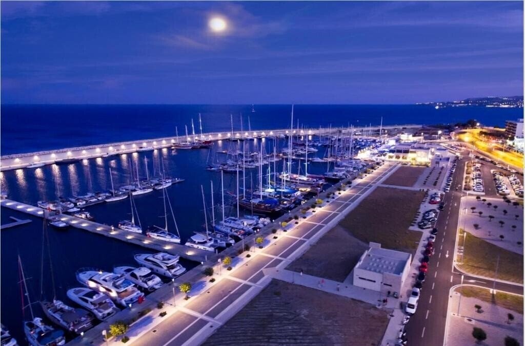 Отель Comfort Hotel 3*