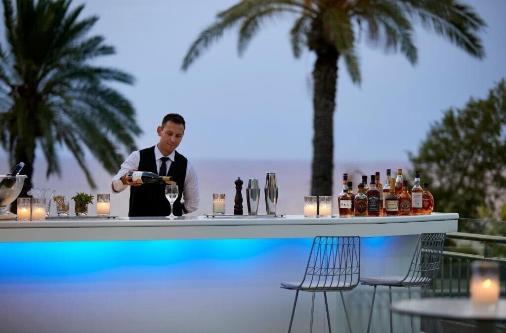 Amathus Elite Suites 5* фотосуреті