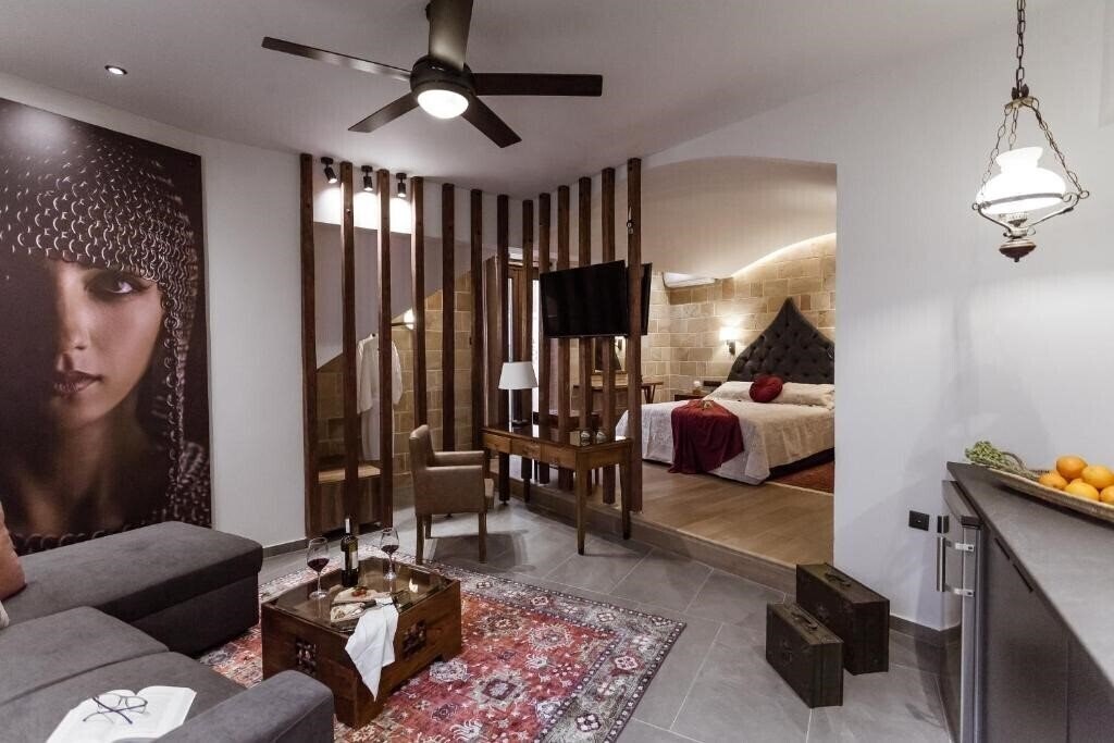 Utopia Luxury Suites 4* қонақ үйі
