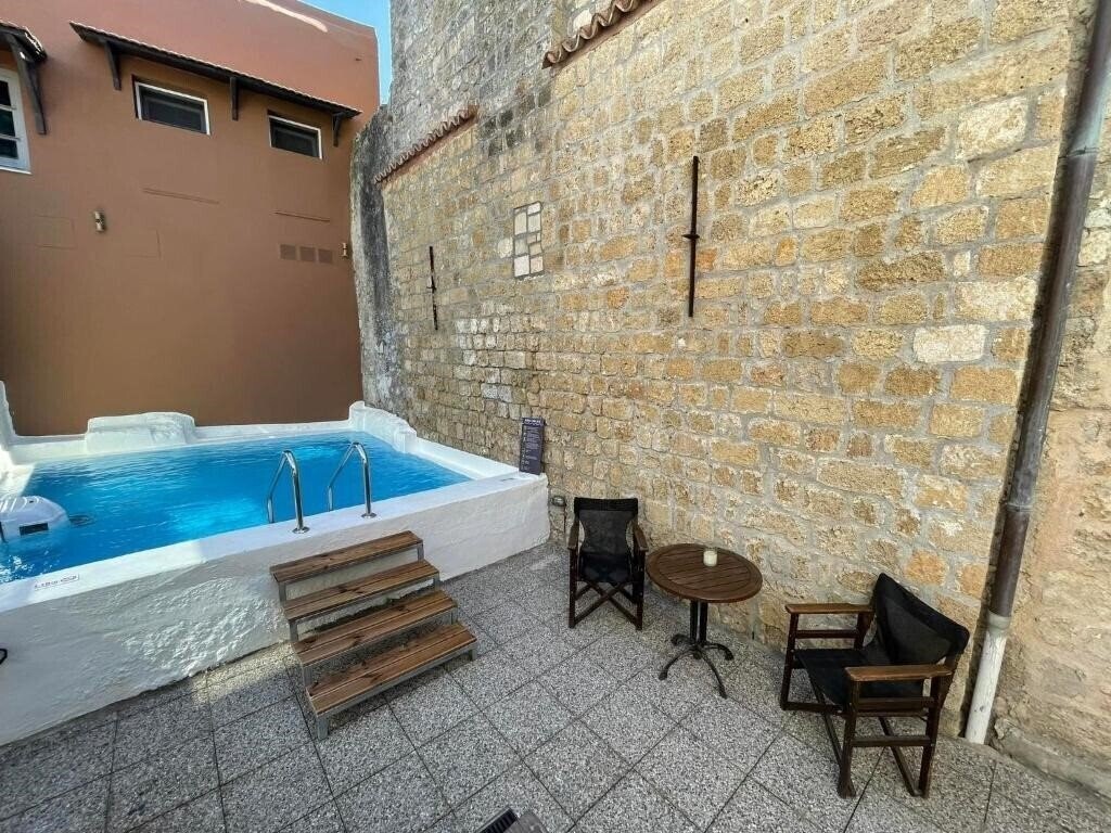 Фото Utopia Luxury Suites 4*