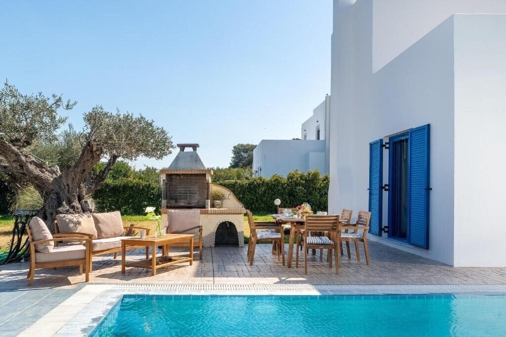 Blue Moon Villa 4* суреті
