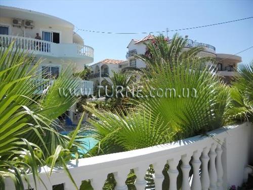 White Palace Studios 2* суреті