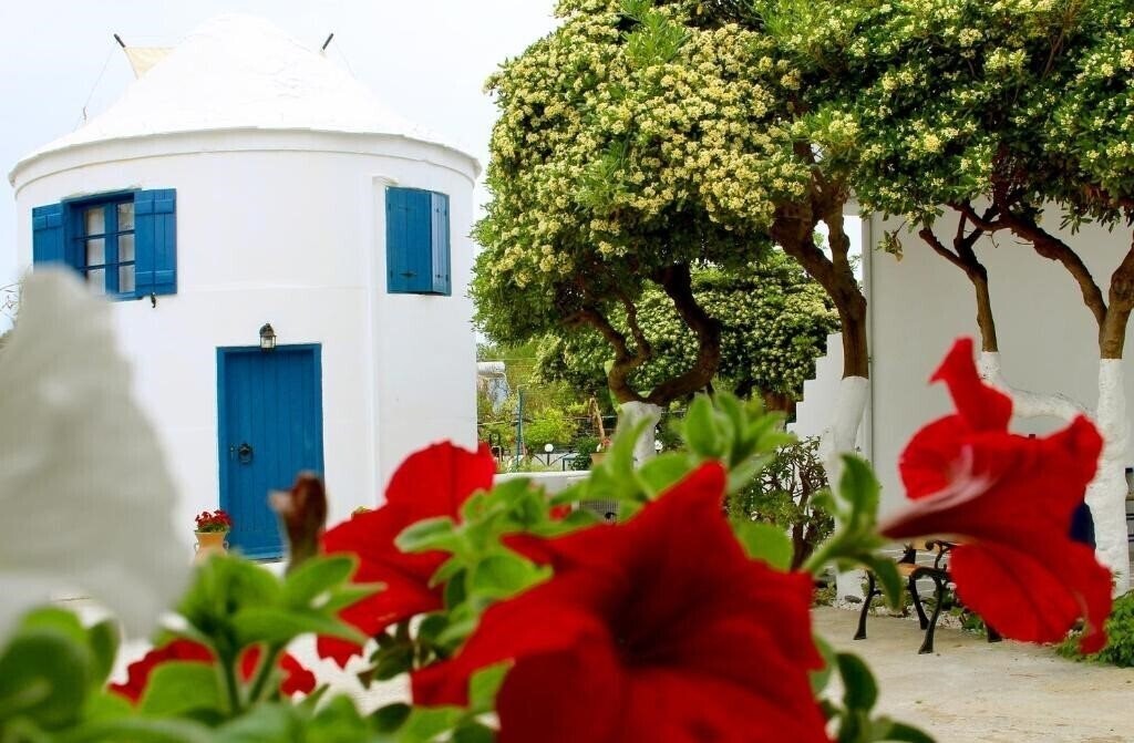 Фотография Anemomilos Suites Fira 2*