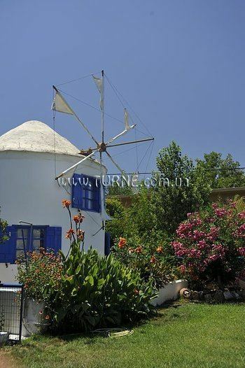 Отель Anemomilos Suites Fira 2*