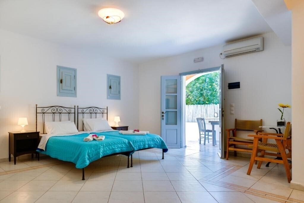 Фото Jojo Beach Hotel & Bar 3*