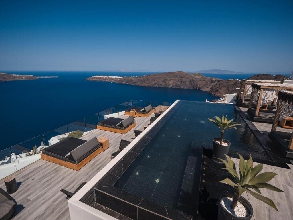 Отель Galaxy Suites & Villas 4*