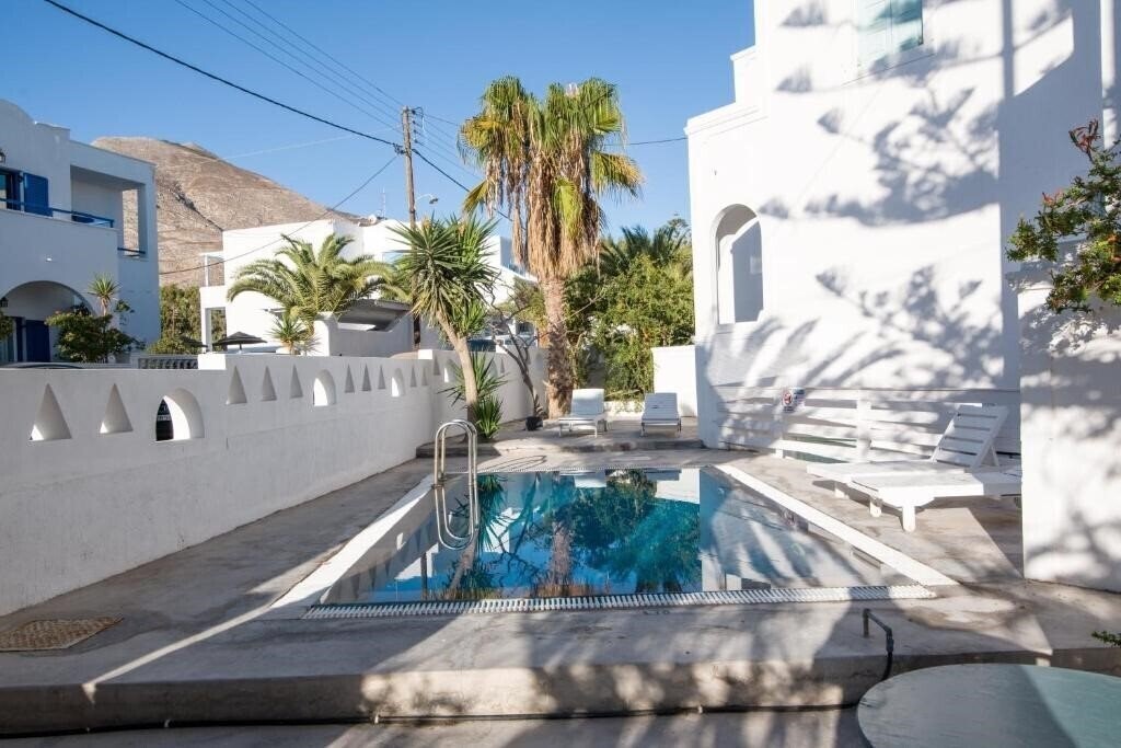 Kymata Hotel Kamari 2* суреті