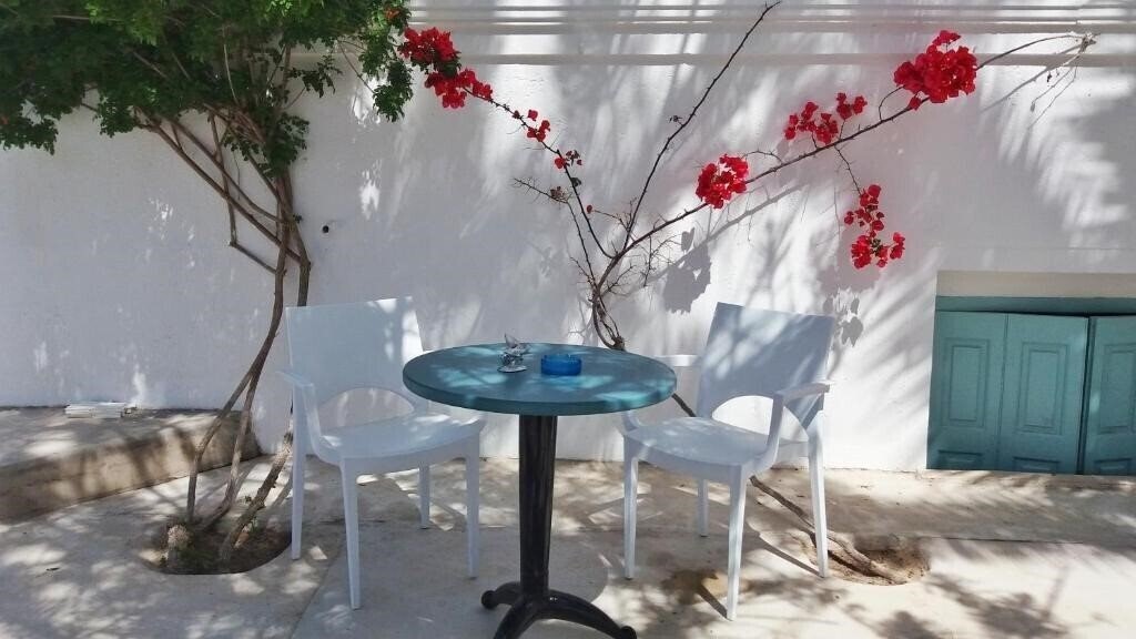 Kymata Hotel Kamari 2* суреті