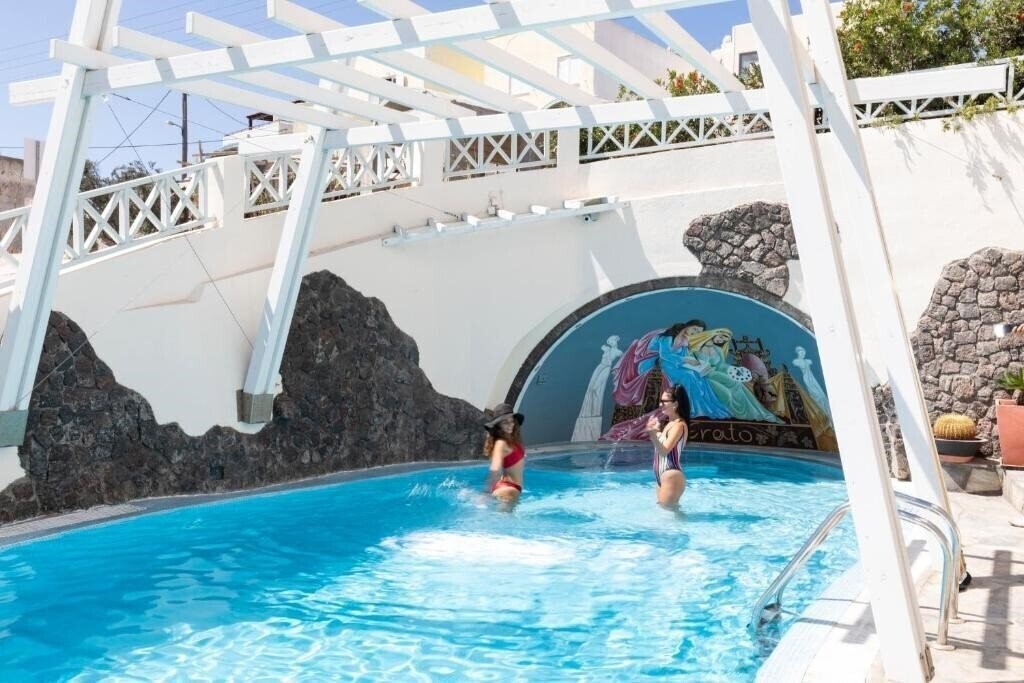 Отель Erato Apartments & Studios 4*