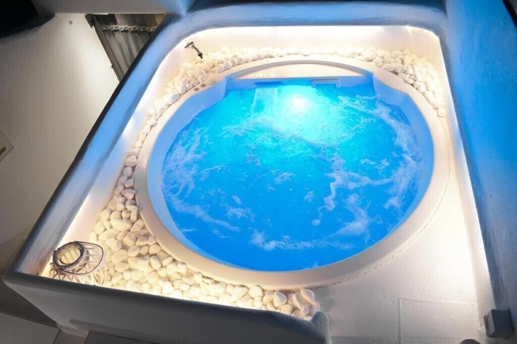 Отель Ariana Suites Adults Only 4*