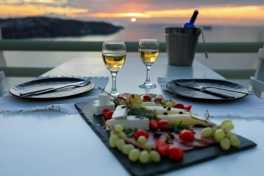 Картинка The Cliff Reflections - Adults Only 3*