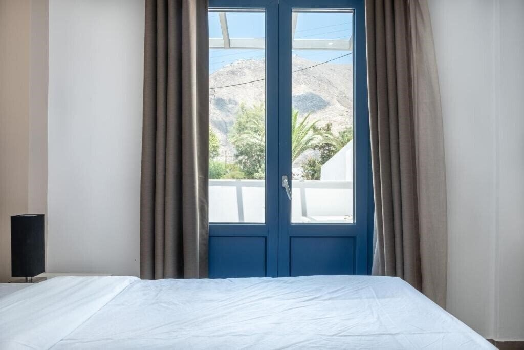 Фото Tristhenia Hotel 3*