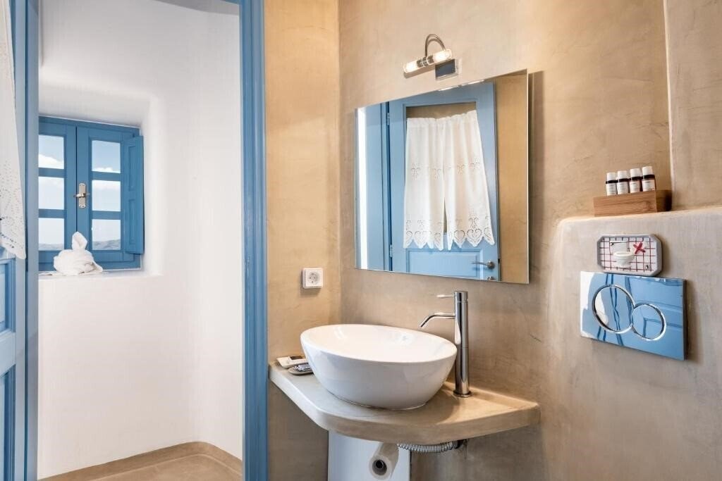 Фото Pantelia Suites 3*