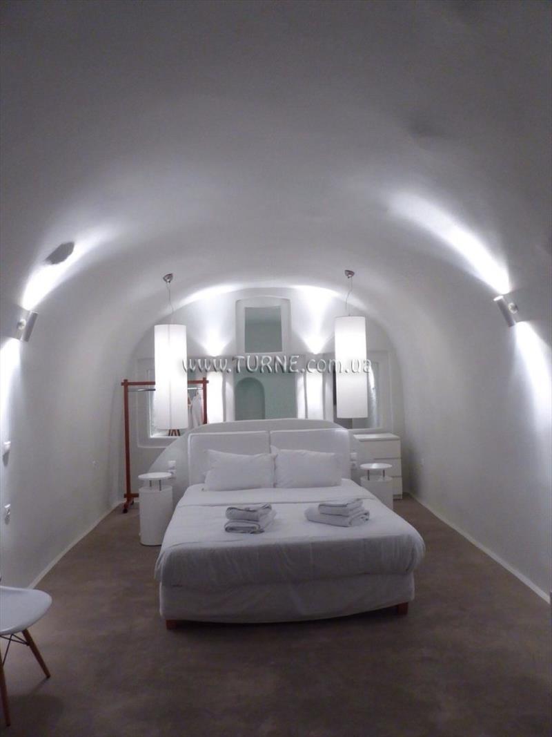 Отель On The Rocks Hotel 4*