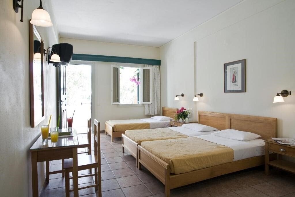 Фото Rose Bay 4*