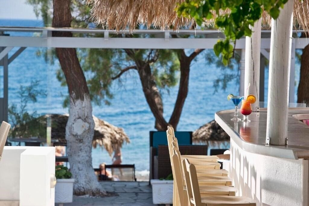 Отель Alesahne Beach Hotel 3*