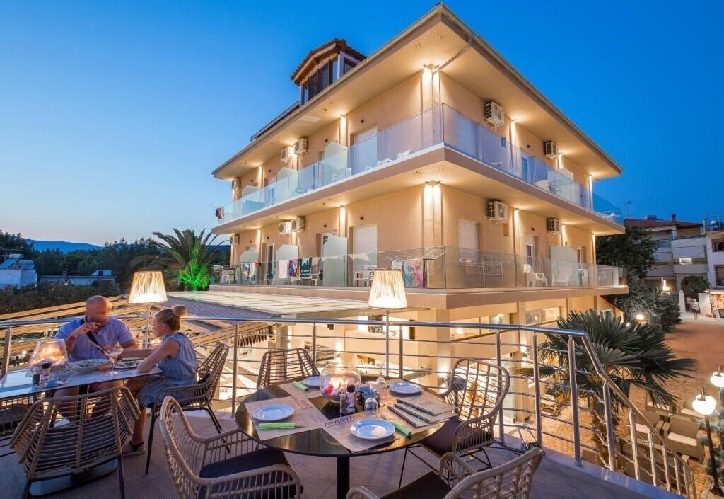 Отель Potos Hotel 3*