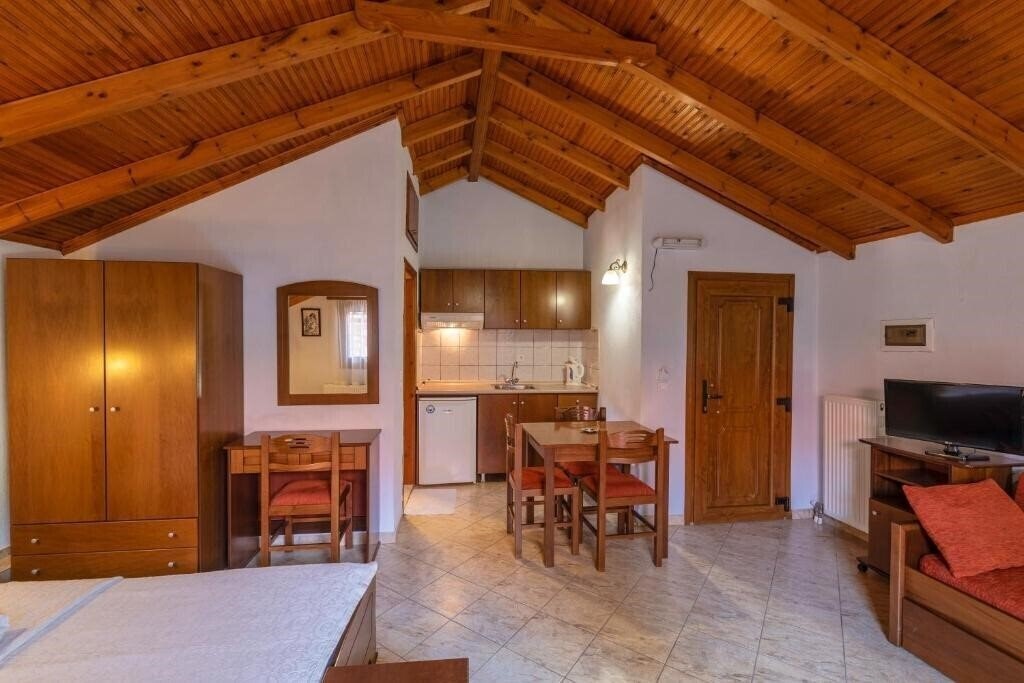 Pontios Hotel 2* суреті